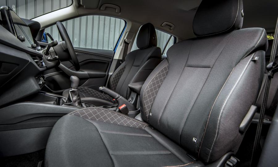 Интерьер Skoda Scala 2019 года  (UK) (фото 16 из 40)